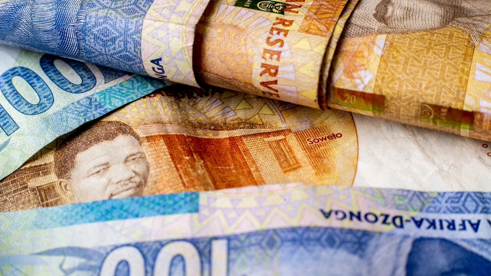 Seasoned accountants that will save rand for you, are waiting at Procompare.